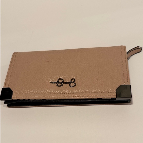 Jessica Simpson Beige Wallet with Black Details - Picture 1 of 6
